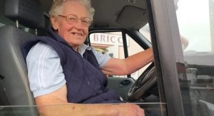 88-year-old Scottish resident raised £1.5 million to build a nursing home (2 photos)