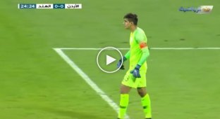 Воротар збірної Йорданії Амір Шафі забив гол сильним ударом через все поле