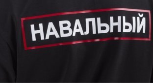 Баскетбольного болельщика не пропустили на стадион в футболке с надписью "Навальный" (4 фото)