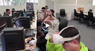 В японские супермаркеты внедряют роботов, которыми дистанционно управляют операторы с Филиппин