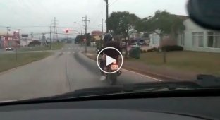 Погоня за грабителями на мотоцикле из Бразилии