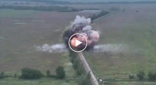 Цим роликом поділився захисник України «Кабан», які знищили російський БК.