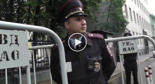 Как охраняют украинское посольство в Москве (майдан)