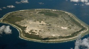 Rake Nauru: dug up and almost destroyed the island, now they are ready to dig the bottom of the ocean (8 photos)