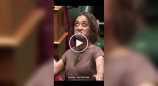 Депутат сорвала заседание парламента ритуальным танцем