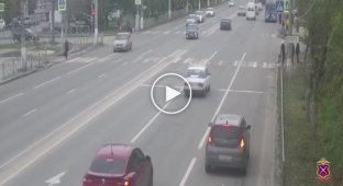 The scooter recklessly rushed forward. In Volgograd, an elderly driver in a Zhiguli hit a schoolboy