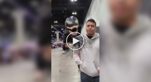 Косплей Едді Брока і Венома