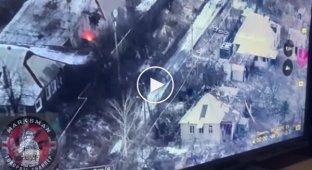 Украинский танк в упор обстреливает дом в Авдеевке, где засели оккупанты