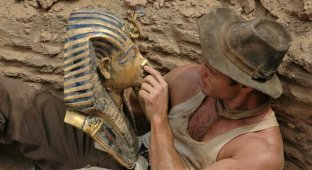 Are archaeologist Howard Carter and his team truly struck by the Curse of Tutankhamun? (5 photos)