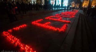 Тысячи свечей и "лучи свободы": Как на Майдане чтили память Небесной Сотни