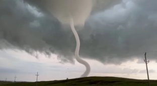 В США был замечен «танцующий» торнадо (1 фото + 4 видео)