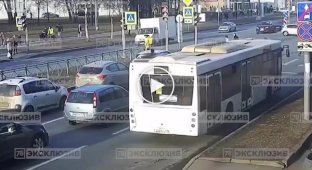 В Петербурге пешеход серьезно пострадал из-за необдуманного маневра автомобилиста