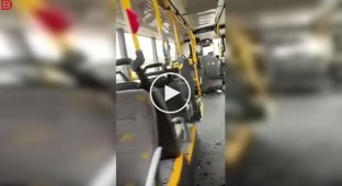 Автобус в Бельгии попал под удар сильного града