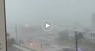 The most powerful blow of Zeus caught on video