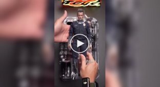 Realistic T-1000 figurine with many elaborate details