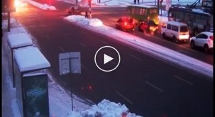 В Харькове полицейский Приус врезался в троллейбус