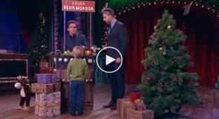 Бен Стиллер раздает подарки русским детям (1:40)