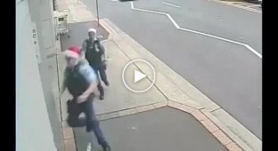 Австралийские полицейские провели задержание злоумышленника в шапках Санта-Клауса