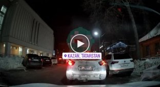 Пассажирка казанского такси устроила скандал после разговора с водителем