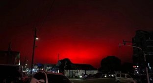 Кроваво-красное небо над Чжоушанем (3 фото + 2 видео)