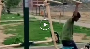 Он хотел накачаться, а в итоге расстянулся