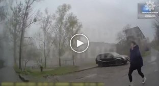 Видео с боди камеры полицейского в Славянске, после удара ракеты армии рф