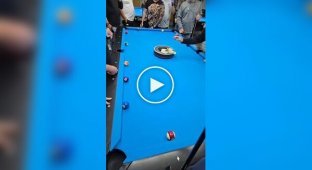 Billiard roulette with a robot vacuum cleaner