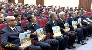 В Туркменистане шестой день празднуют публикацию книги президента об алабаях (11 фото)