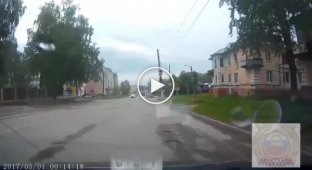 В Пермском крае женщина проехала на красный и совершила ДТП (мат)
