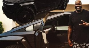 Shaquille O'Neal showed an unreal Batmobile - this is a special CyberTruck (4 photos + video)