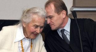 В Германии 88-летнию женщину приговорили к 2,5 годам тюрьмы за отрицание Холокоста (2 фото)