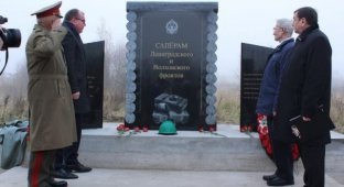 В Ленинградской области установили памятник саперам с орфографической ошибкой (2 фото)
