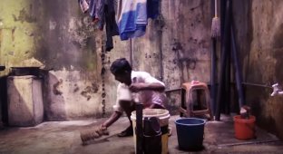 На Шри-Ланке уборщики платят, чтобы помыть душевые и уборные (7 фото)