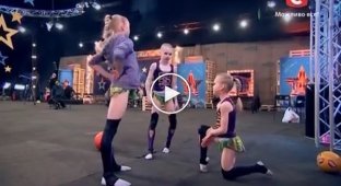 Красивые детские кробатические танцы от украинских девочек на шоу талантов