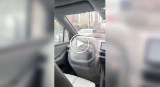 У Китаї почали встановлювати заглушки на кермо в роботаксі