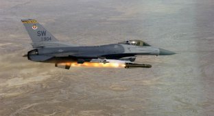 Крутой самострел пилота F-16 (1 фото)