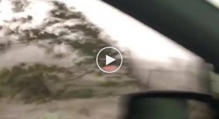 Девушка из Канады оказалась в эпицентре торнадо на своем автомобиле