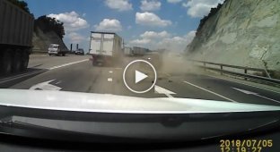 Три автомобиля столкнулись в Новороссийске