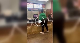 Woman Reacts Aggressively After Realizing Her Order Didn't Include Three French Fries