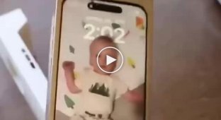 An American created a 3-kilogram iPhone case to combat addiction