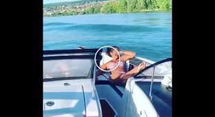 Men really know how to give girls a break on a boat