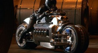 Реплика на мотоцикл Dodge Tomahawk с мотором V10 (6 фото)