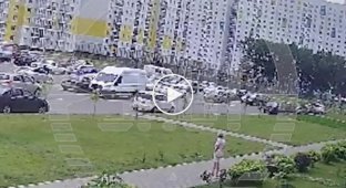 В Воронеже боеприпас взорвался во дворе жилого дома. Пострадало 11 автомобилей
