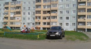 В Архангельске девушка-полицейский на личном автомобиле устроила погоню за водителем (2 фото + 2 видео)