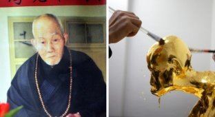 Мумию монаха покрыли золотом в знак уважения (7 фото)