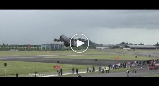 Airbus A400M short takeoff and landing