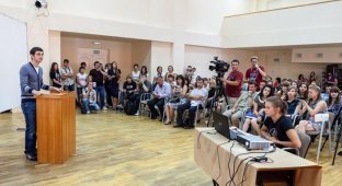 Алан Дзагоев защитил диплом (6 фото)