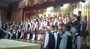 Дети хором поют Rammstein - Engel