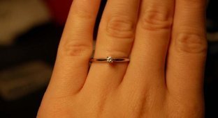 Женщина унизила своего жениха на весь Интернет, узнав, как «мало» он заплатил за её обручальное кольцо (3 фото)
