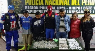 "Peruvian Avengers": police officers dressed as superheroes raided a drug den (5 photos)